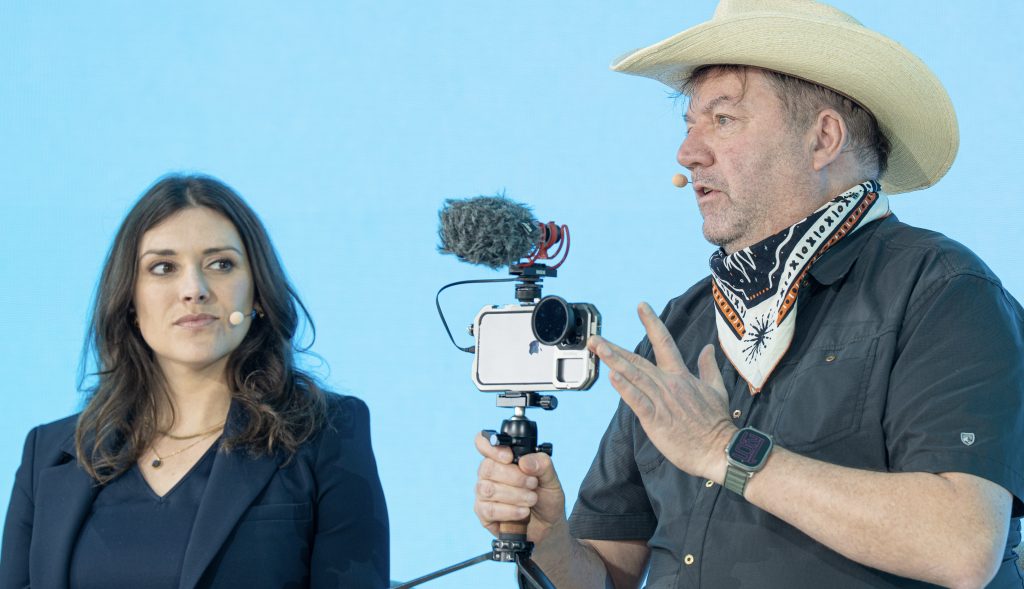 News Creator Economy 2026: Dubai Summit Insights + Mobile Journalism Workshops